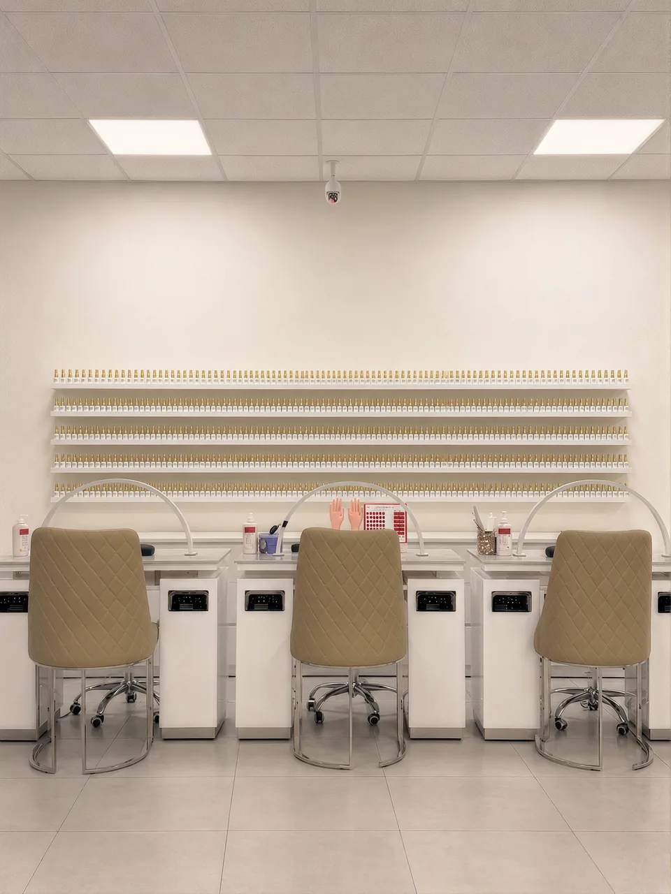 Manikúrní pracoviště v Luna Beauty Studiu